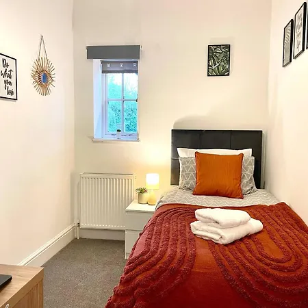 Charming 3-bed Coastal Retreat *