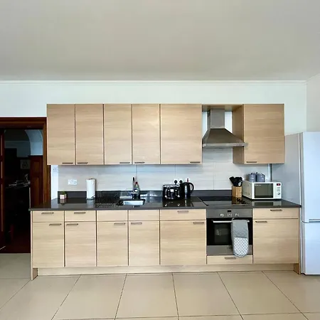 דירה Charming 3-bed Coastal Retreat
