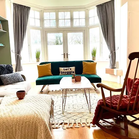 דירה Charming 3-bed Coastal Retreat
